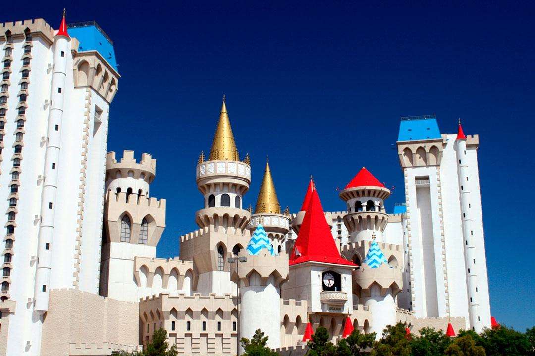 hotel excalibur de las vegas inspirado en el castillo de camelot del Rey Arturo