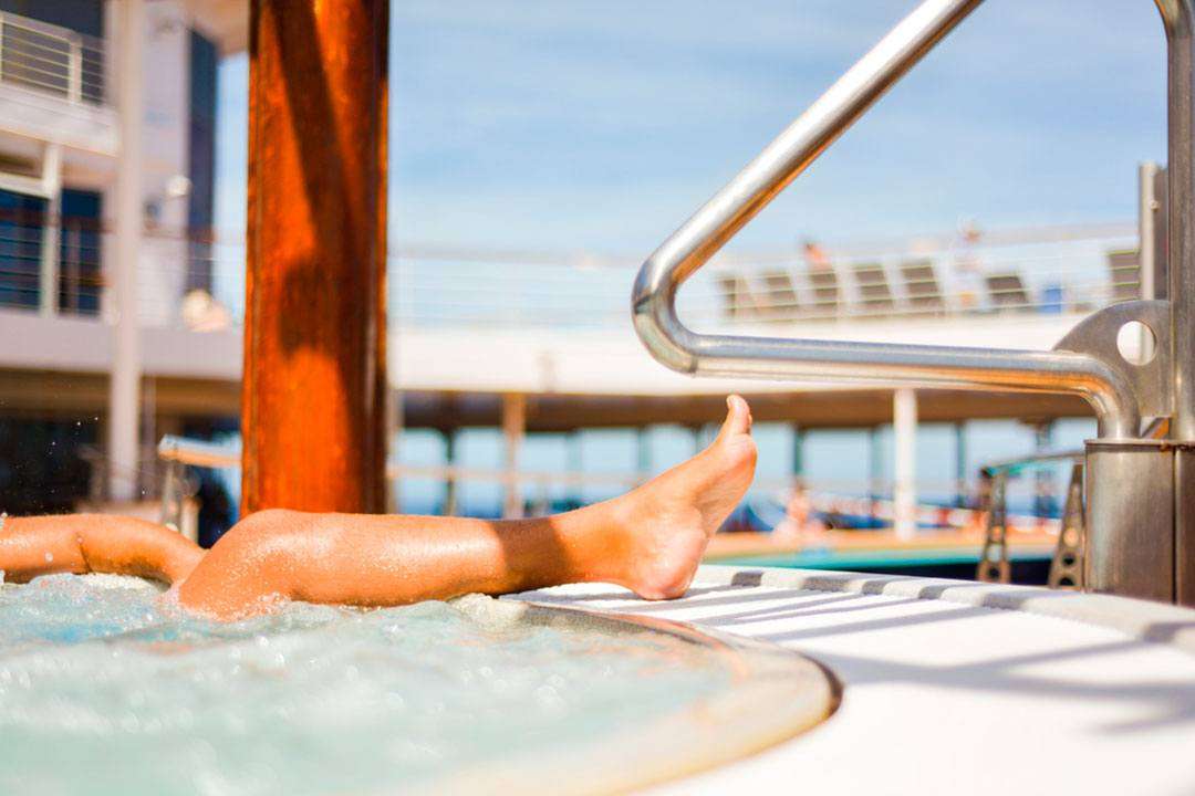 Algunas navieras permiten dar propina en cruceros al personal de ciertos servicios, como el spa, el bar, el camarero de camarote, etc.