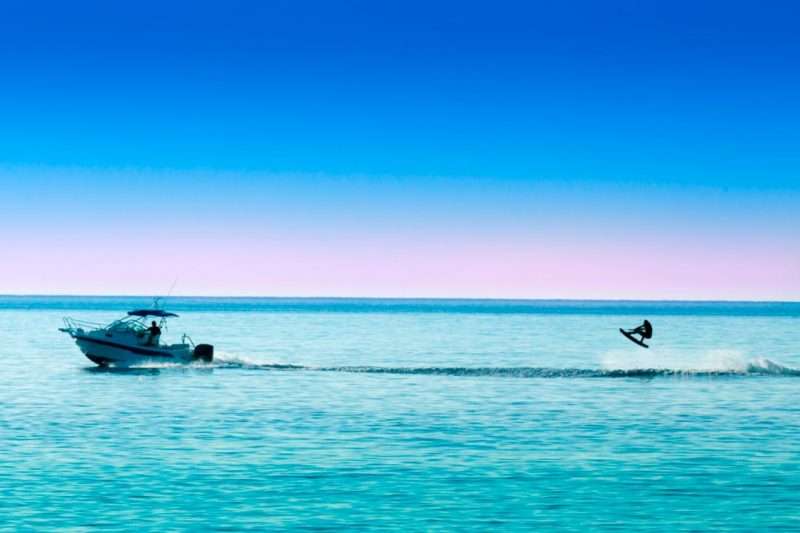 Se puede hacer wake en lagos, pantanos o en el mar.