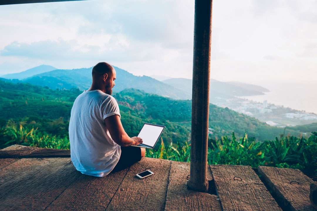 ¿Cómo viajan y usan el seguro de viaje los travel bloggers e influencers?