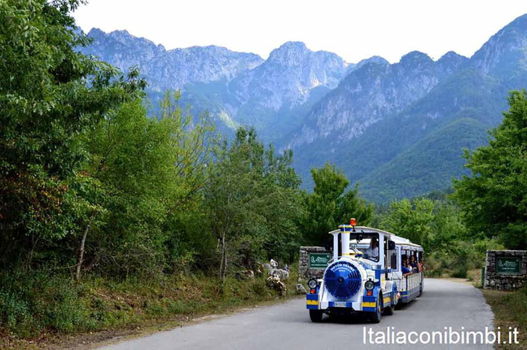 maria-luisa-italia-coi-bimbi