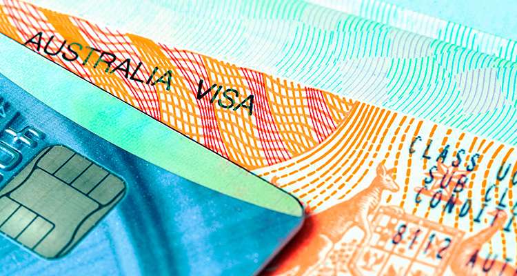 eVisito permite múltiplas entradas durante o ano e permanecer até 3 meses contínuos. No entanto, custa 20 dólares australianos.