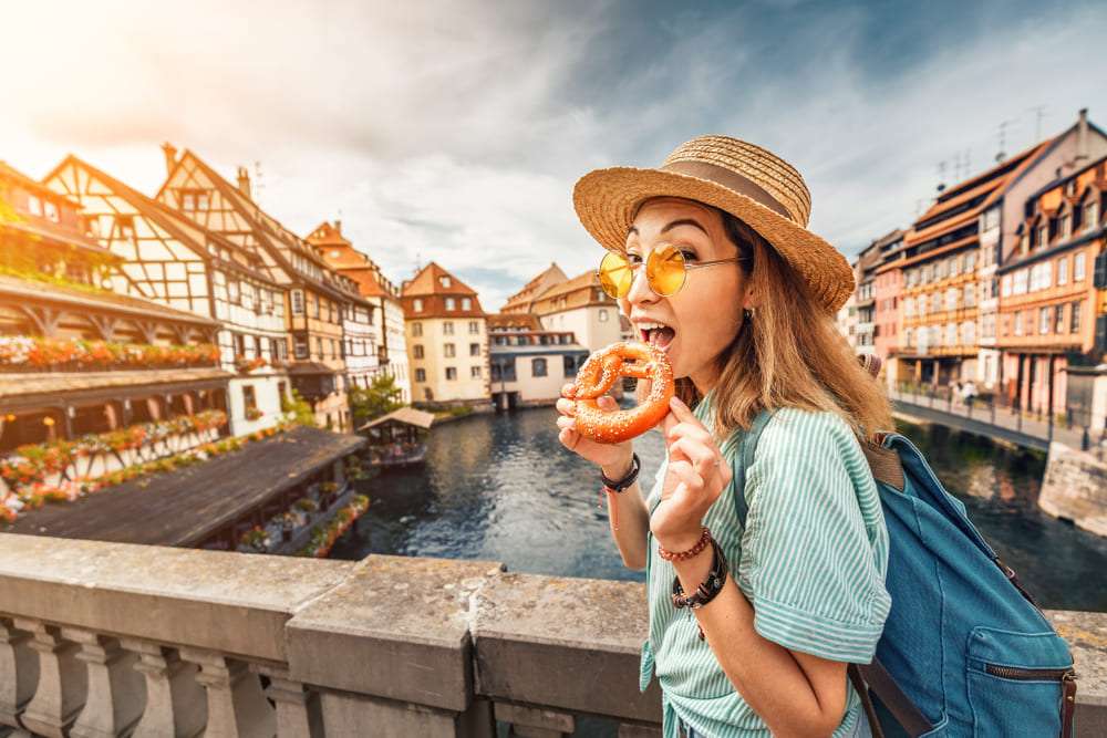 En este primer caso analizamos un viaje estándar: una escapada de 7 días por Europa, en este ejemplo a Alemania, con salida desde España el 25 de agosto y regreso el 31 de agosto de 2025. Se comparan productos equivalentes orientados a viajes cortos.